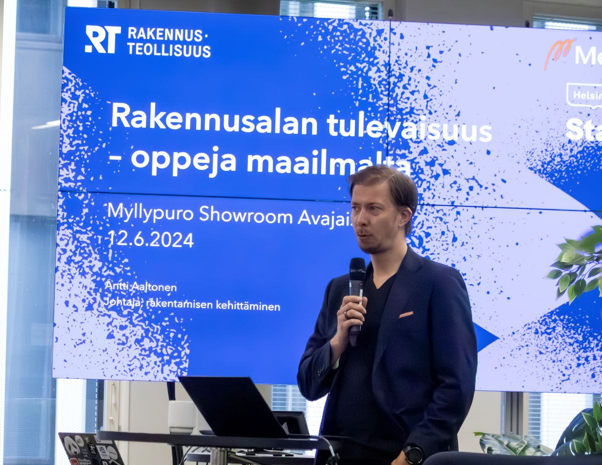 Rakennusteollisuus RT:n rakentamisen kehittämisen johtaja Antti Aaltonen korosti puheenvuorossaan jatkuvan oppimisen, vuoropuhelun ja yhteistyön merkitystä.