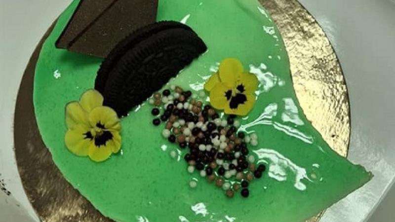 A cake baked by Bakery of Varia, where edible flowers grown in Urbanfarmlab are used as decorations